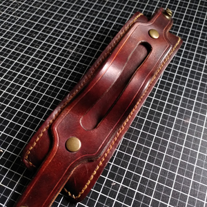 A wrist band with seam